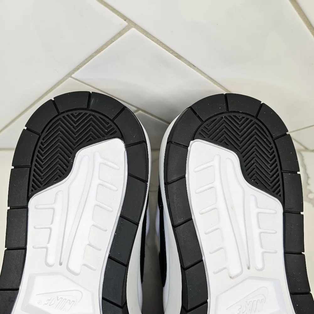 Nike Air Jordan 1 Elevate Women's Size 11.5 Black Silver - Picture 3 of 10